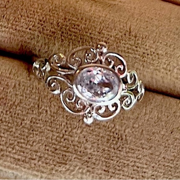 Vintage Filigree Ring with Large White Sapphire Solid 925 Sterling Silver - Picture 16 of 16